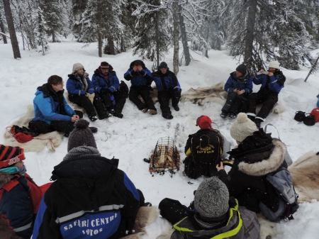 Tous ensemble pour la soupe en bivouac !